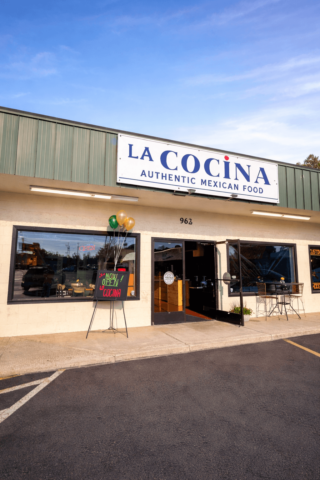 La Cocina storefront at 962 W Harvard Ave in Roseburg, Oregon